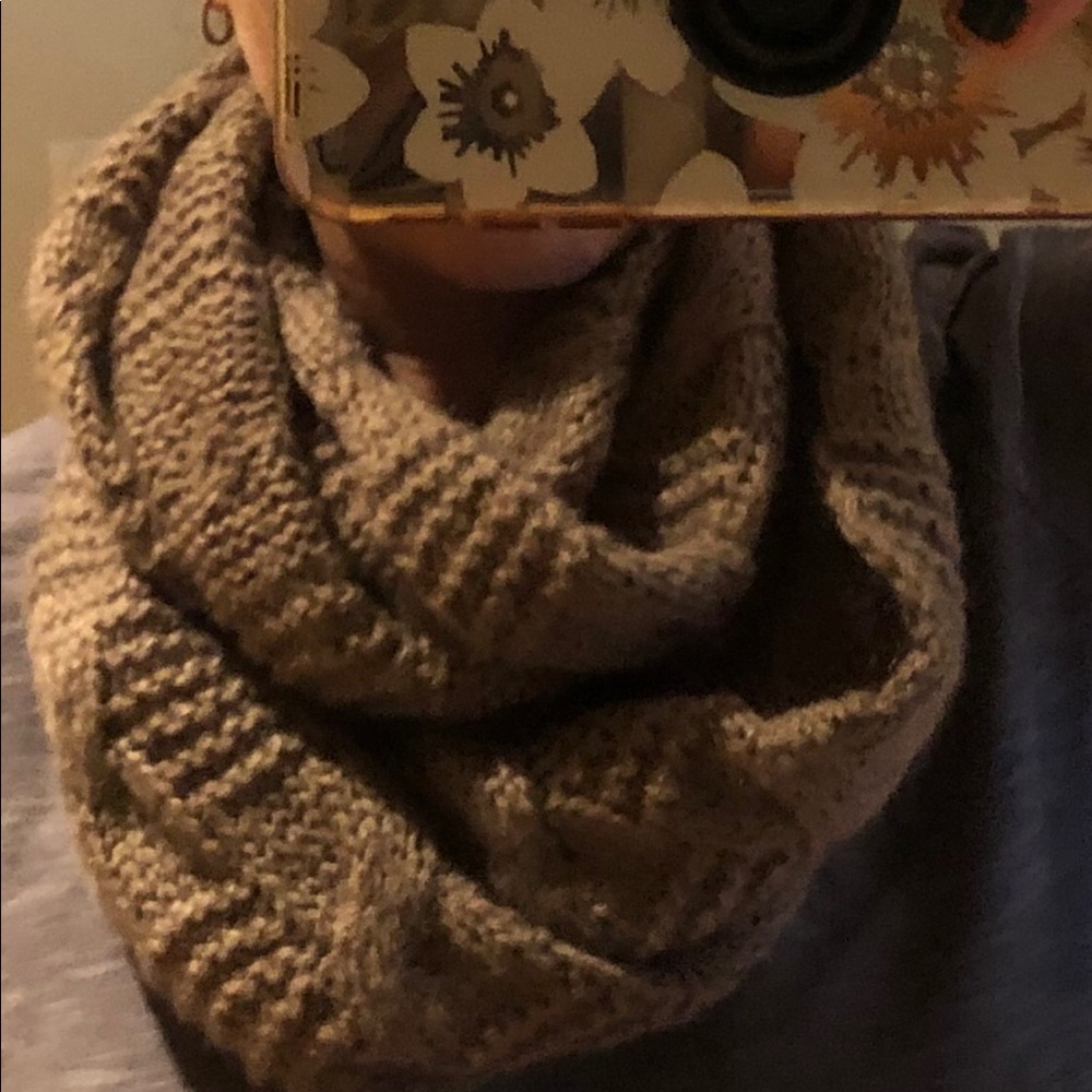 Infinity scarf